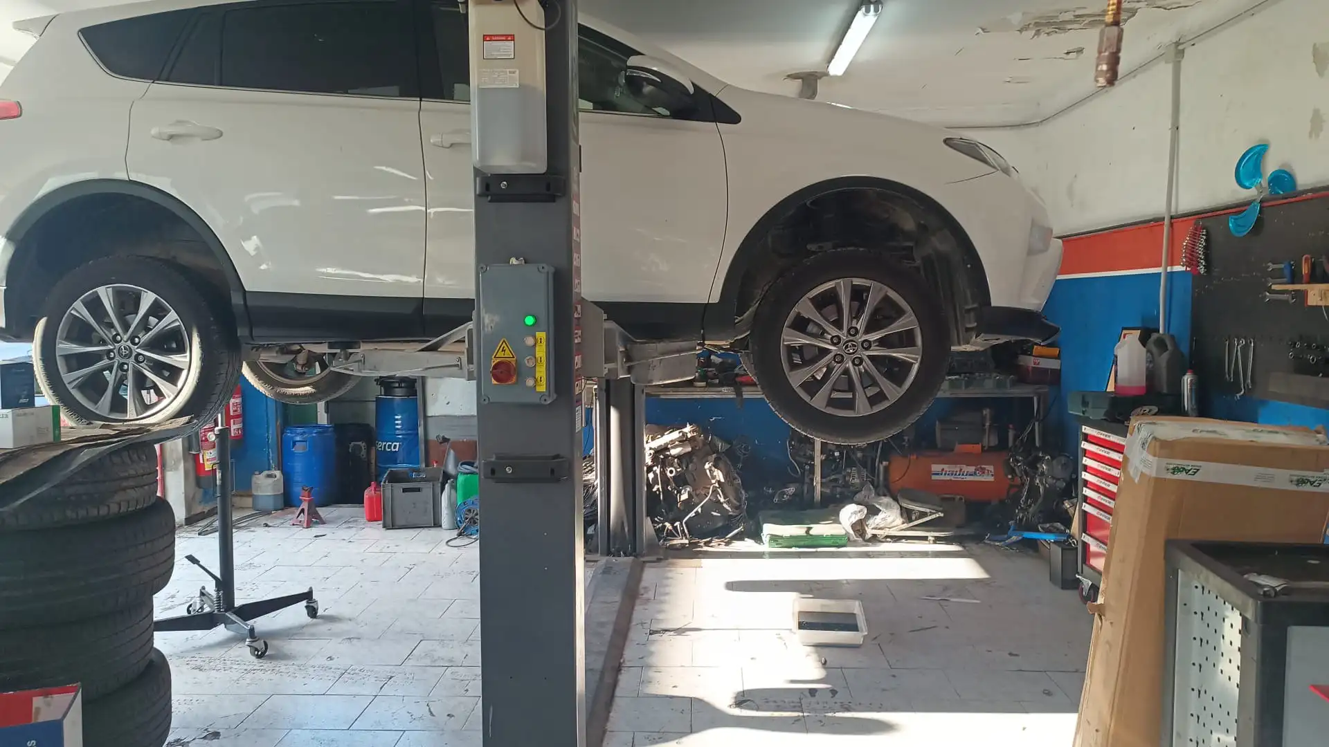 Diagnóstico multimarca con ordenador en taller de Alcudia